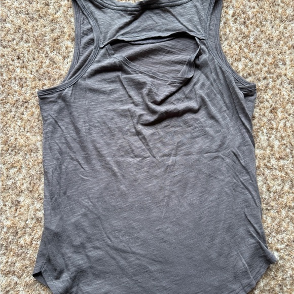 Athleta Girl Tank Top with cut out back size xs - Picture 3 of 3